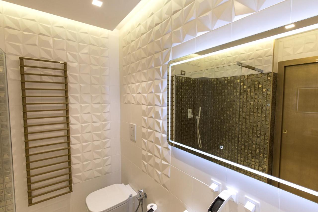 Bagno con pareti in gres 3D